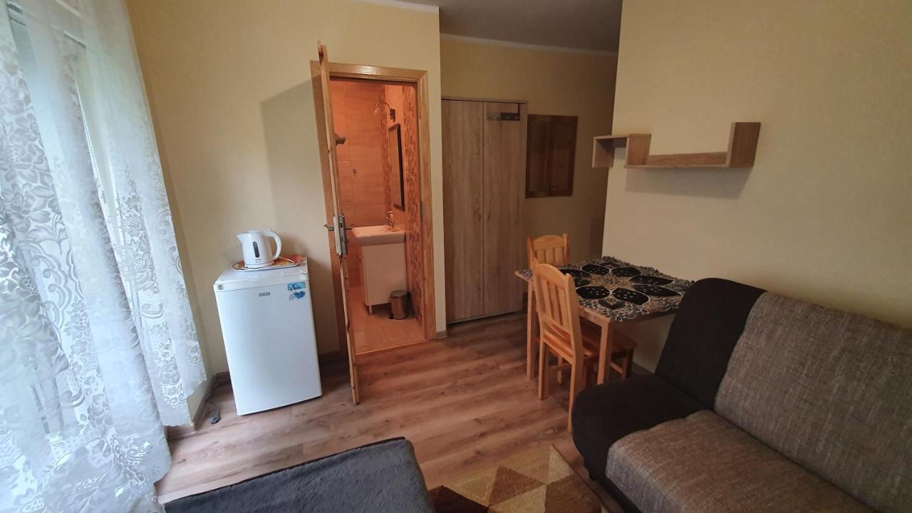 "U Izy" Pokoje Goscinne I Przyczepy Campingowe Мельно Экстерьер фото