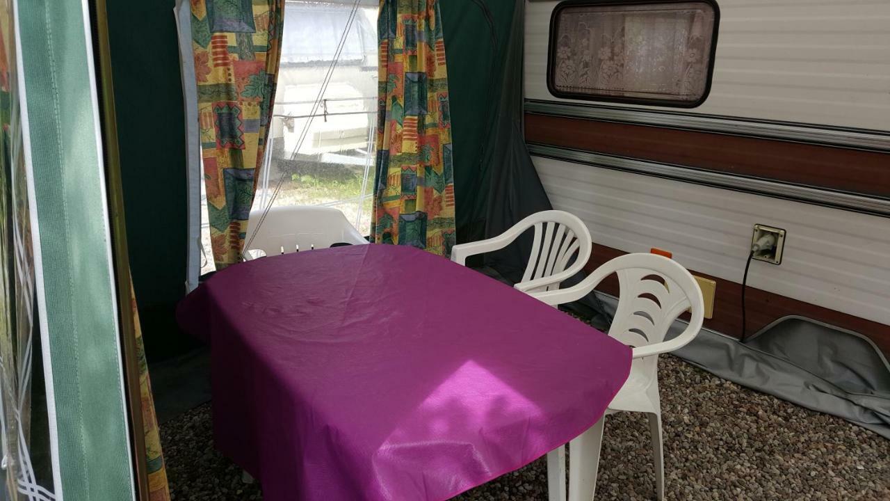 "U Izy" Pokoje Goscinne I Przyczepy Campingowe Мельно Экстерьер фото